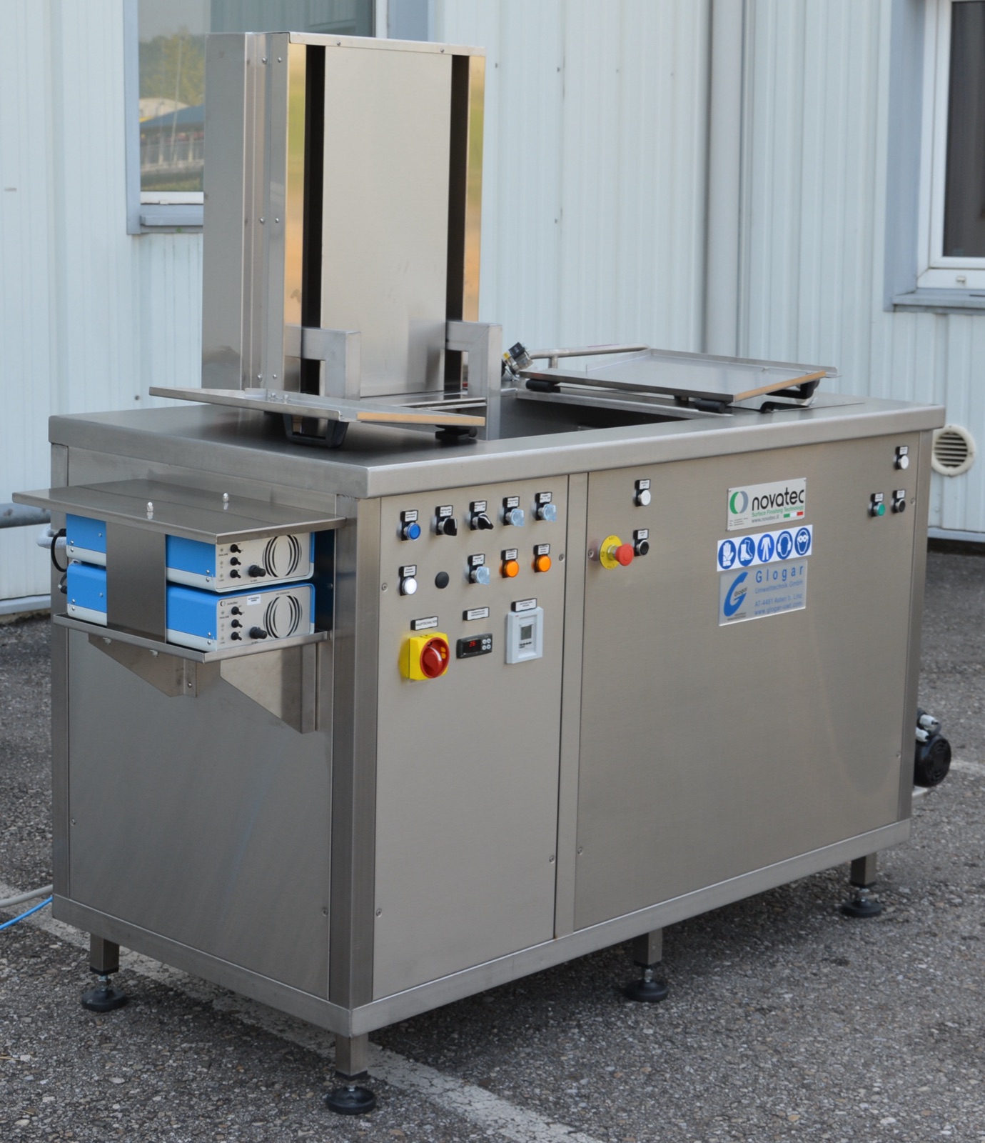 Ultraschallreinigungsgerät mit Warenlift