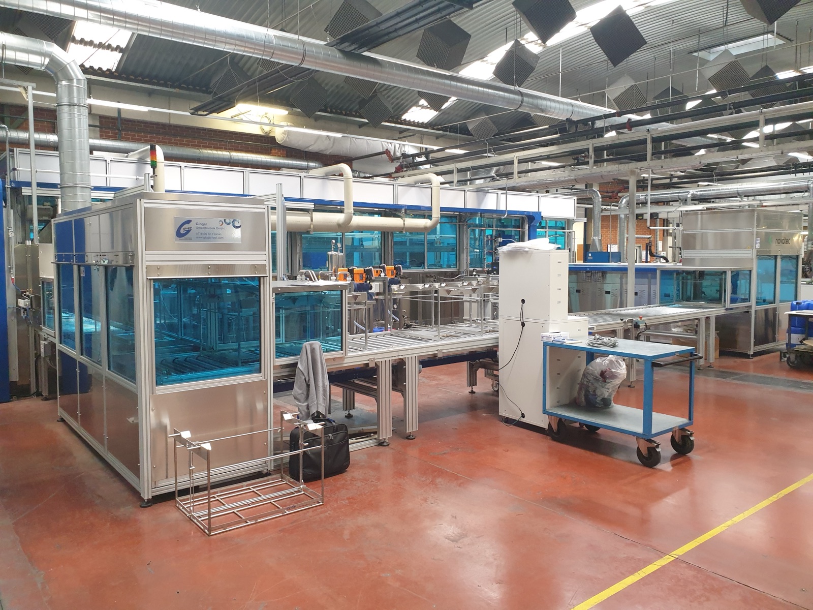 PLURITANK Mehrkammer-Ultraschallreinigungslinie — Novatec-Anlagenbau